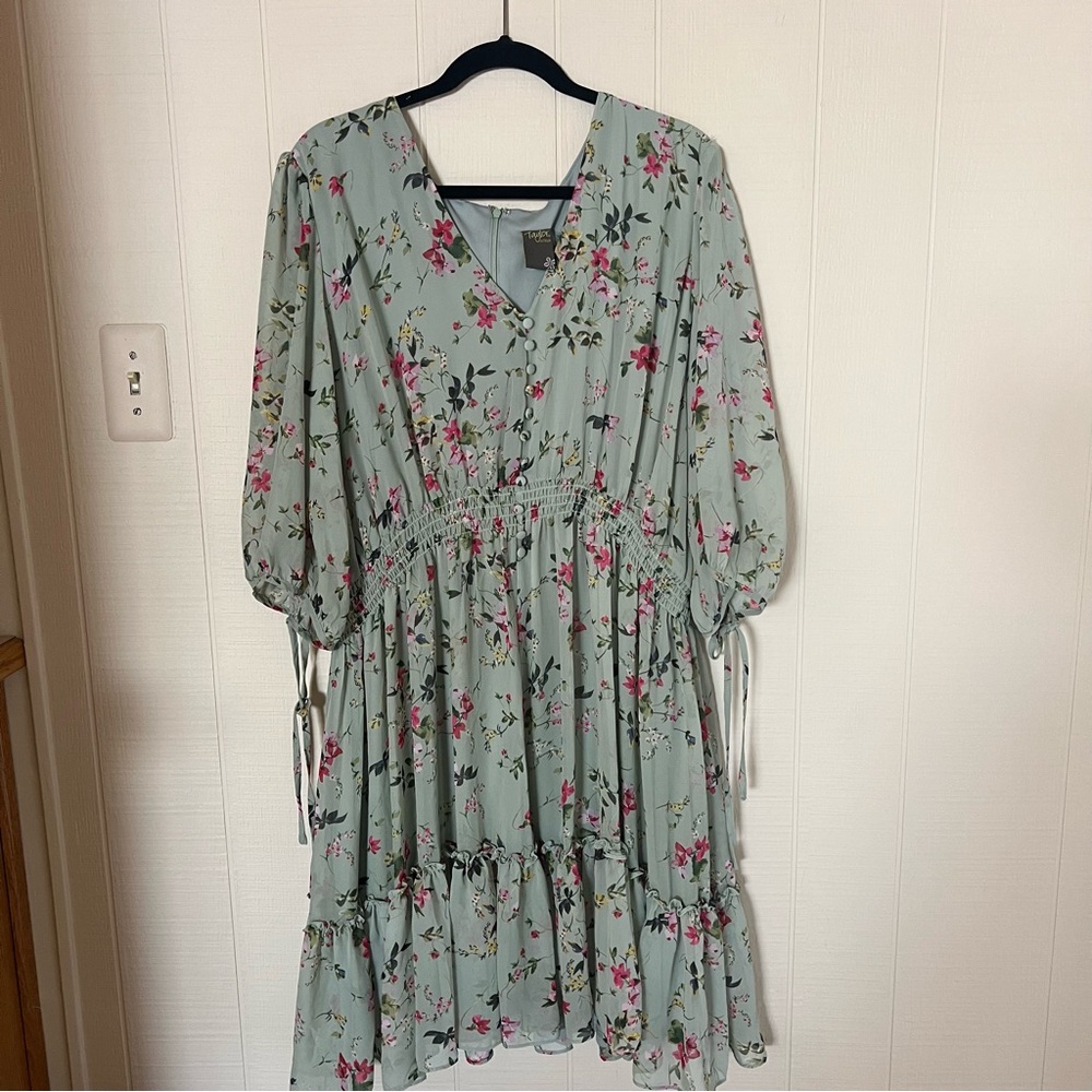 Taylor Dresses green floral chiffon dress 22W plus size NWT - Picture 6 of 15